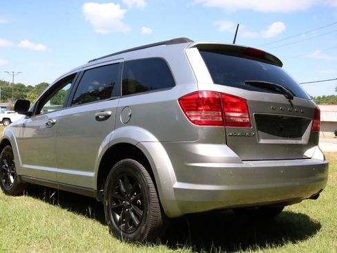 Used 2020 Dodge Journey SE w/ Blacktop Package FWD image 18