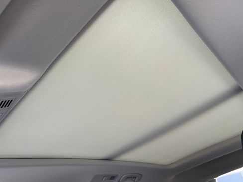 Used 2023 Volkswagen Tiguan SE image 32