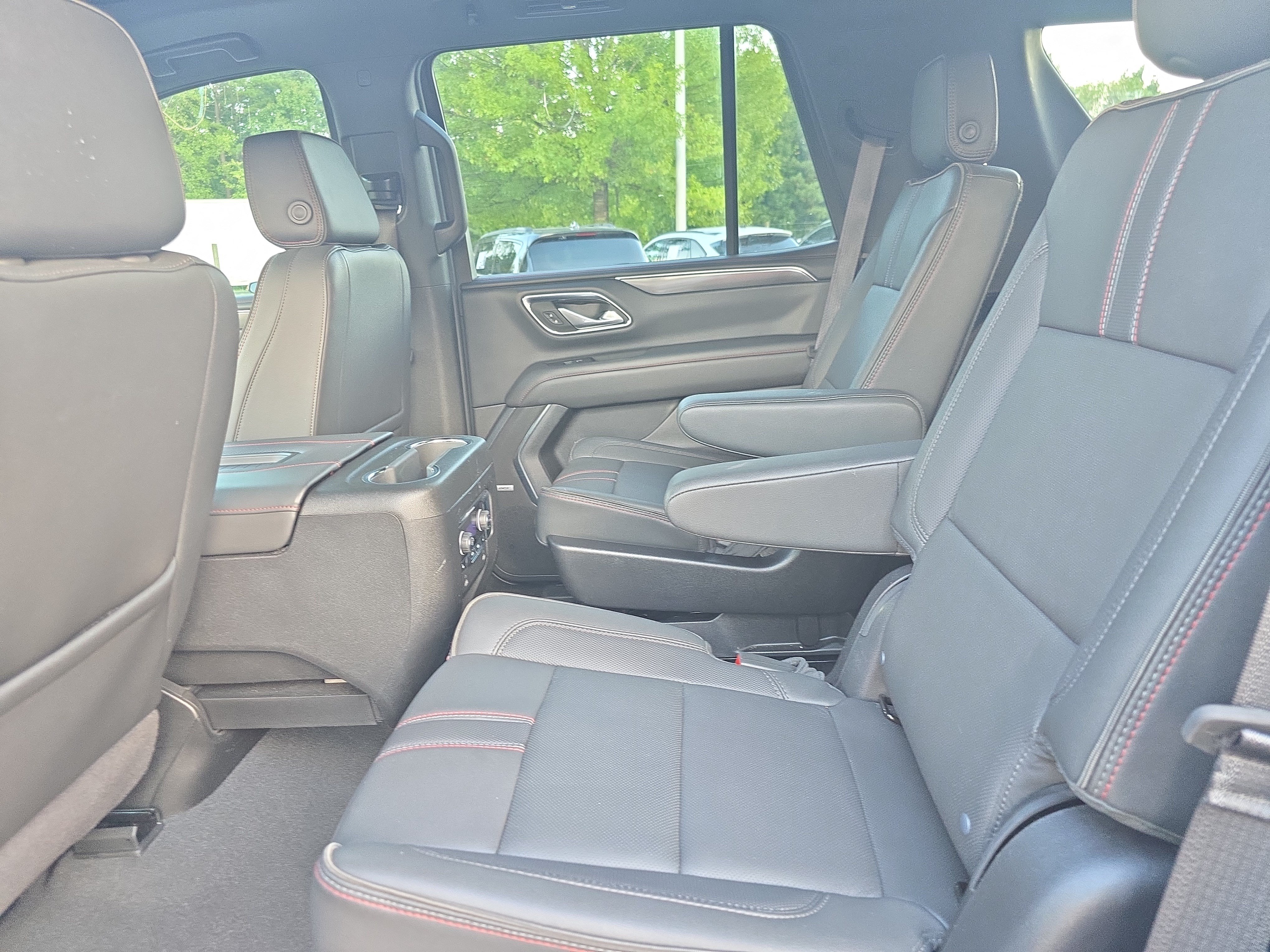 Used 2024 Chevrolet Tahoe RST w/ Luxury Package AWD/4WD image 15