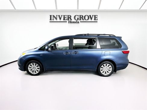 Used 2017 Toyota Sienna XLE image 8