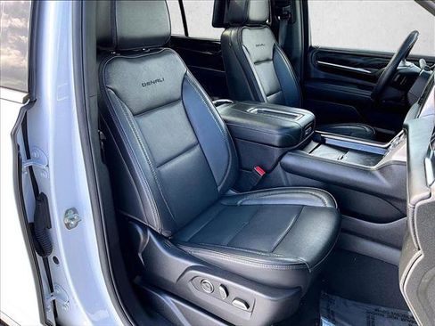 Used 2024 GMC Yukon XL Denali w/ Advanced Technology Package image 9