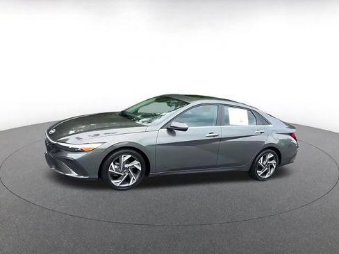 Used 2025 Hyundai Elantra Limited FWD image 8