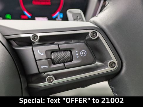 Used 2025 Porsche Cayenne image 31