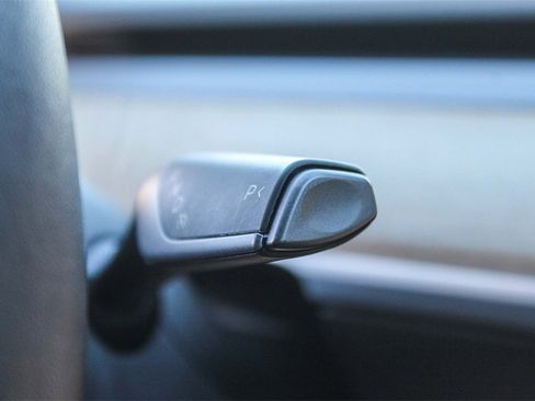 Used 2022 Tesla Model Y Long Range image 22