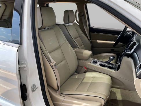 Used 2018 Jeep Grand Cherokee Overland AWD/4WD image 10