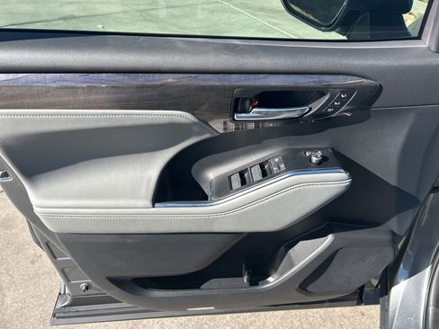 Used 2026 Toyota Highlander Limited image 43