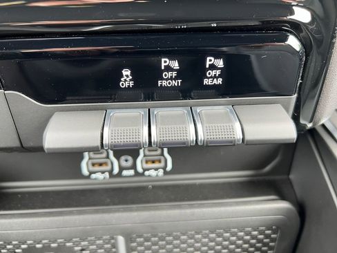 New 2026 RAM 1500 4x4 Crew Cab image 10