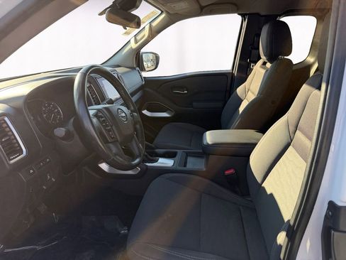 Used 2022 Nissan Frontier SV image 9