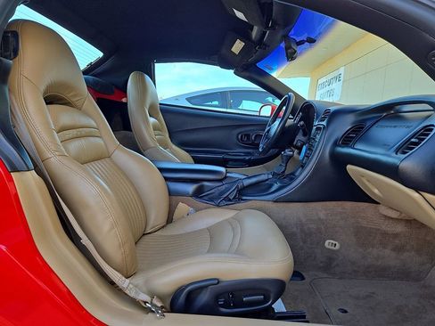 Used 1999 Chevrolet Corvette Convertible w/ Memory Pkg image 19