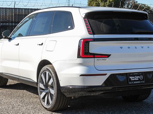New 2025 Volvo EX90 Plus w/ Protection Package Premier image 8