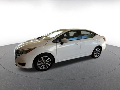 Used 2025 Nissan Versa SV image 8