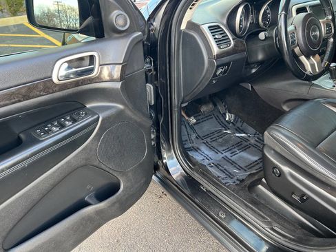 Used 2011 Jeep Grand Cherokee Laredo image 16