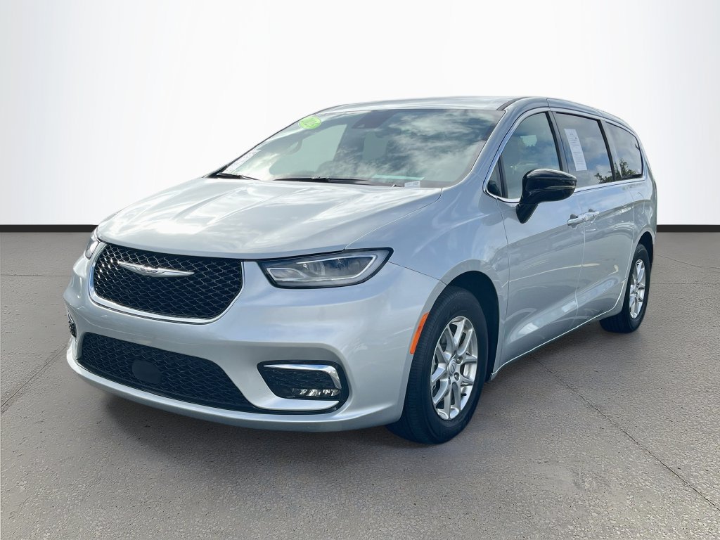 Used 2026 Chrysler Pacifica Select FWD image 3