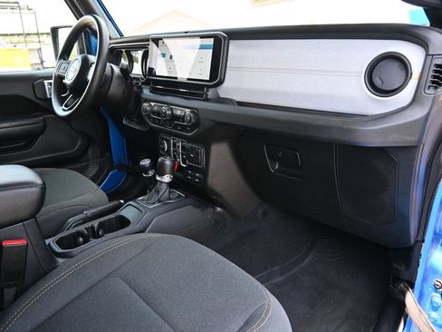 Used 2024 Jeep Gladiator Sport AWD/4WD image 20