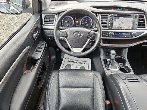 Used 2019 Toyota Highlander Limited image 11
