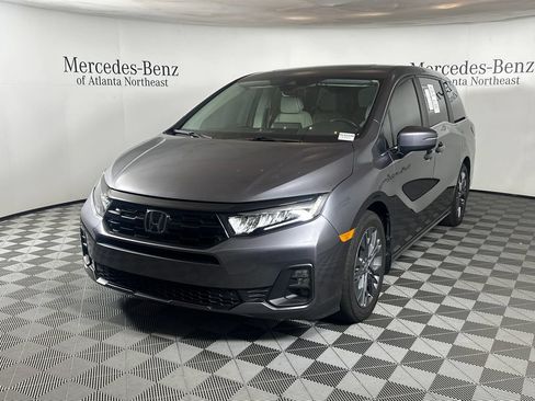 Used 2025 Honda Odyssey Touring image 3
