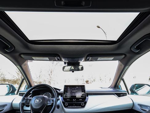 Used 2020 Toyota Corolla SE w/ SE Premium Package image 6