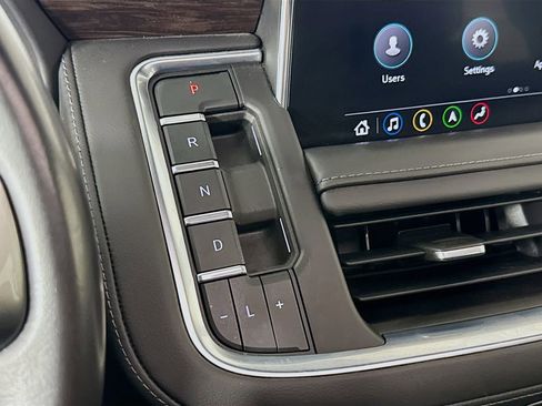 Used 2021 Chevrolet Tahoe Z71 w/ Rear Media and Nav Package image 17