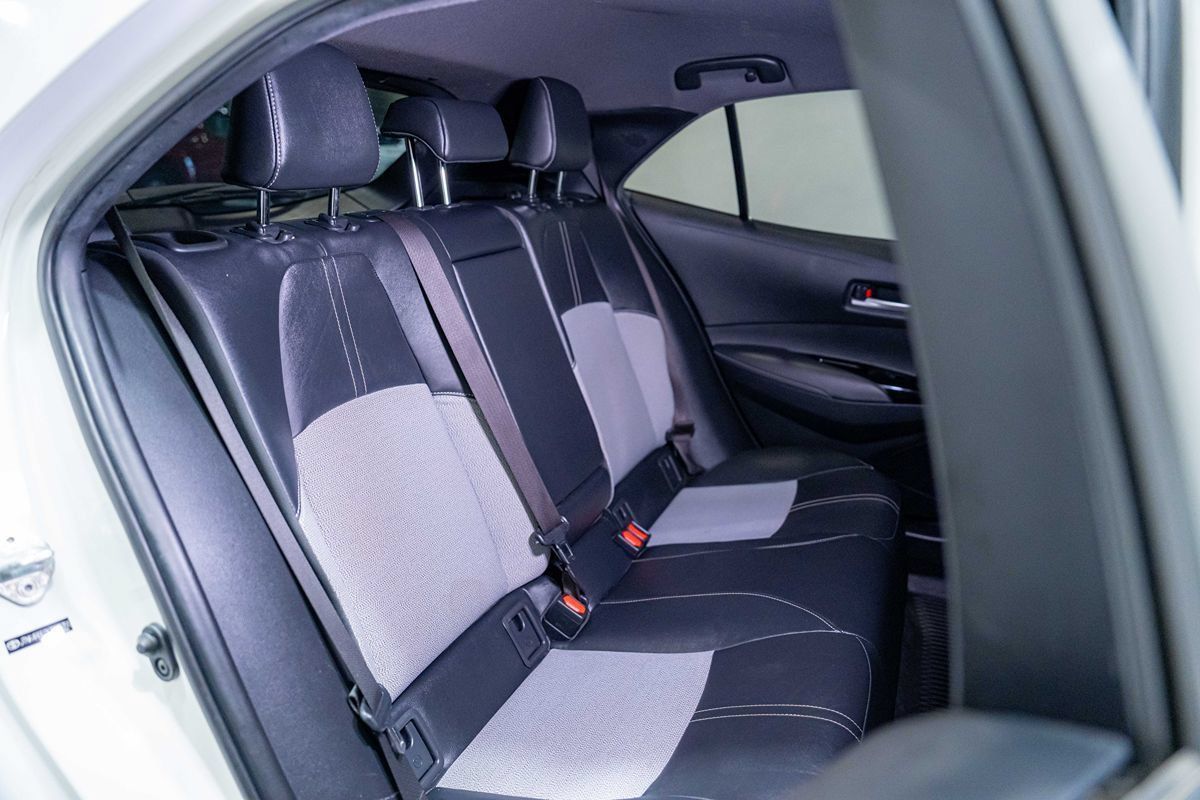 Used 2019 Toyota Corolla XSE FWD image 18