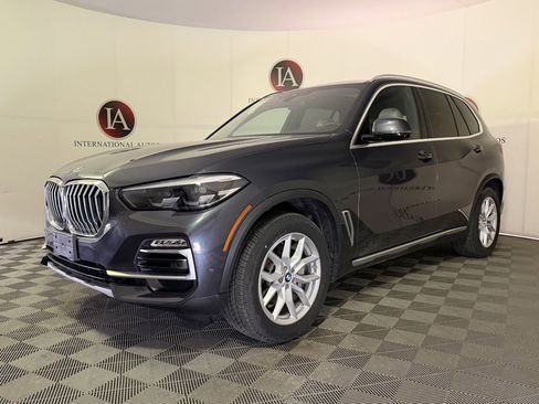 Used 2021 BMW X5 xDrive40i w/ Premium Package image 3