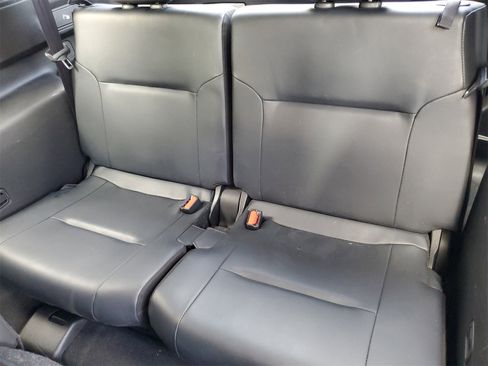 Used 2024 Mitsubishi Outlander SE image 23