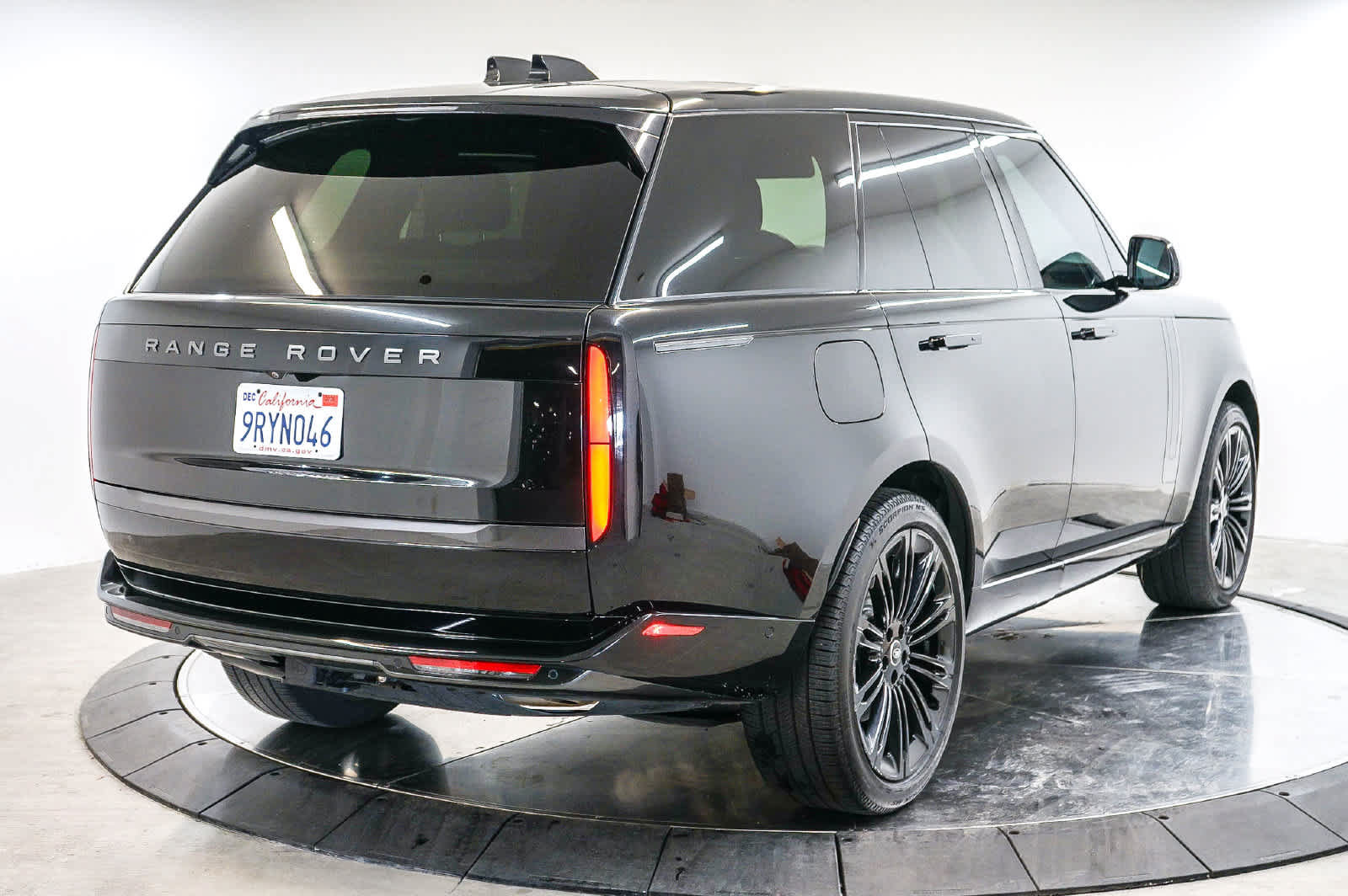 Used 2025 Land Rover Range Rover SE AWD/4WD image 9