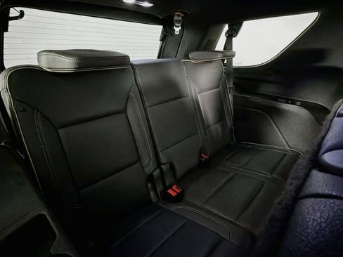 Used 2024 GMC Yukon SLT w/ SLT Luxury Package AWD/4WD image 28