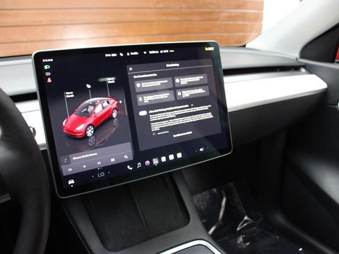 Used 2022 Tesla Model Y Long Range AWD/4WD image 40
