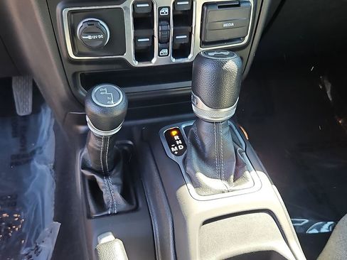 Used 2024 Jeep Wrangler Unlimited Sport AWD/4WD image 15
