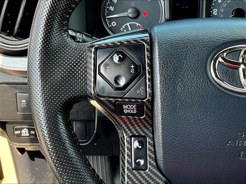 Used 2020 Toyota Tacoma TRD Sport AWD/4WD image 11