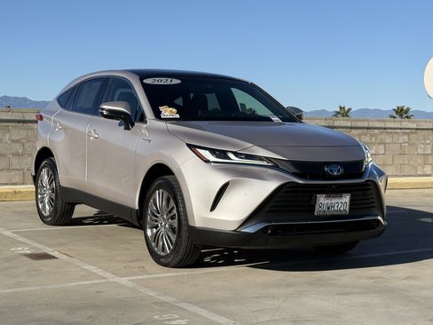 Used 2021 Toyota Venza Limited image 2