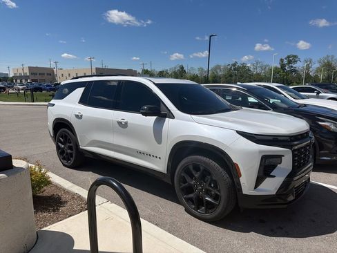 Used 2025 Chevrolet Traverse RS AWD/4WD image 6