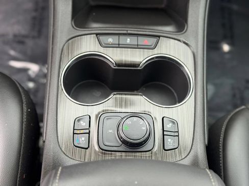 Used 2023 GMC Acadia SLT w/ Preferred Package AWD/4WD image 18