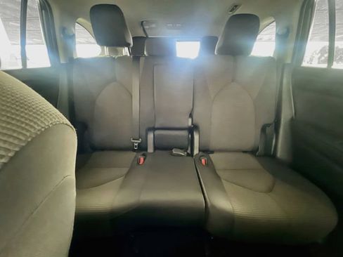 Used 2025 Toyota Highlander LE FWD image 26