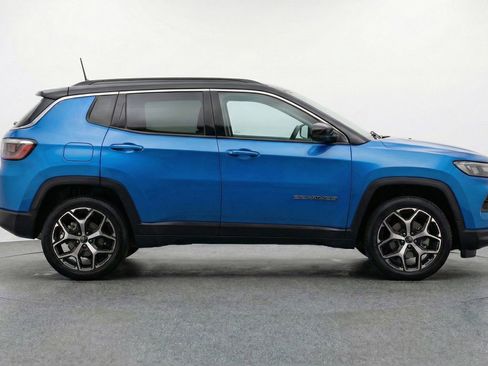 Used 2025 Jeep Compass Limited image 11