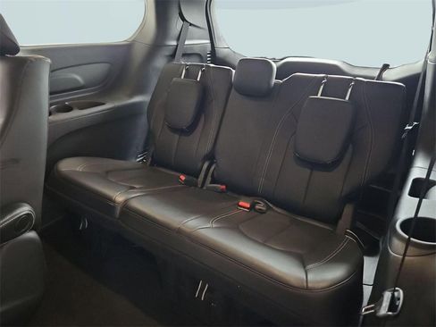 Used 2022 Chrysler Pacifica Touring-L w/ S Appearance Package image 35