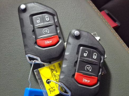 Used 2024 Jeep Gladiator Mojave AWD/4WD image 28