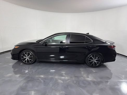 Used 2022 Toyota Camry SE FWD image 8