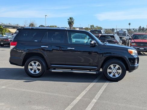 Used 2011 Toyota 4Runner SR5 w/ Convenience Pkg image 4