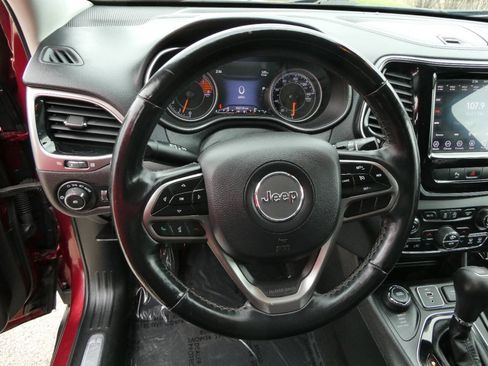 Used 2019 Jeep Cherokee Limited AWD/4WD image 9