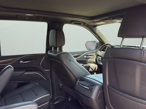 Used 2021 Cadillac Escalade Premium Luxury RWD image 28