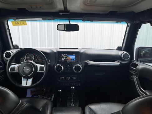 Used 2013 Jeep Wrangler Unlimited Rubicon AWD/4WD image 18