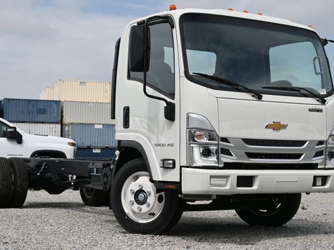 New 2025 Chevrolet Low Cab Forward 5500XG image 2