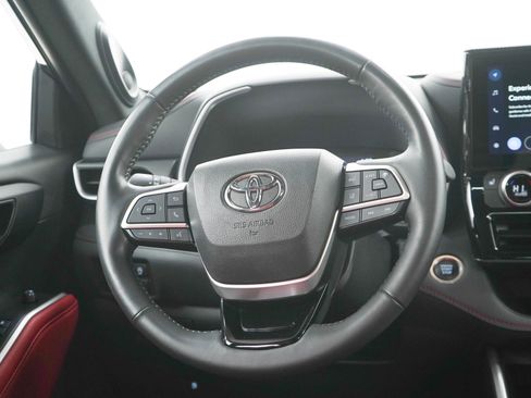 Used 2024 Toyota Highlander XSE AWD/4WD image 18