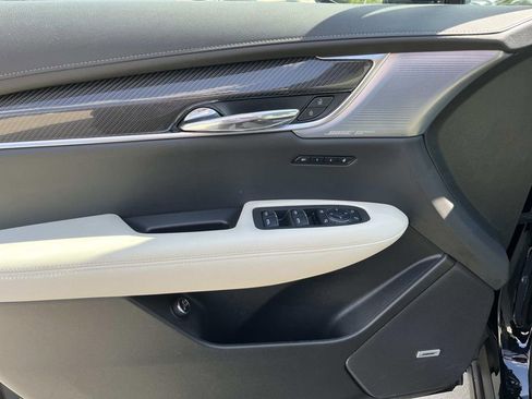 Certified 2025 Cadillac XT6 Sport w/ Technology Package image 27