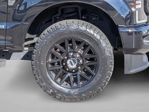 Used 2022 Ford F250 Lariat w/ Black Appearance Package image 20