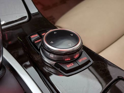 Used 2014 BMW 535i xDrive Sedan image 36