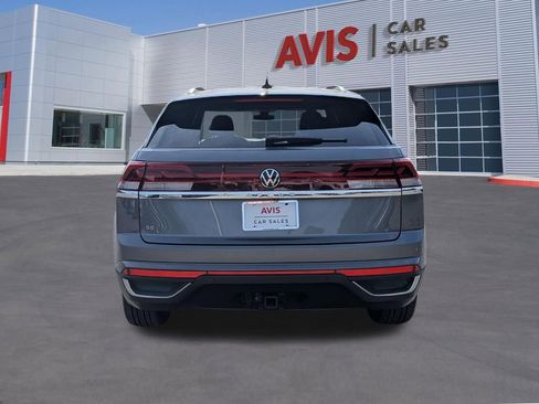 Used 2025 Volkswagen Atlas Cross Sport SE FWD image 5