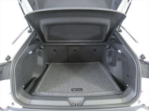 New 2025 Volkswagen ID.4 Pro RWD image 29
