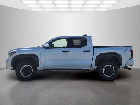 Used 2024 Toyota Tacoma TRD Off-Road AWD/4WD image 8